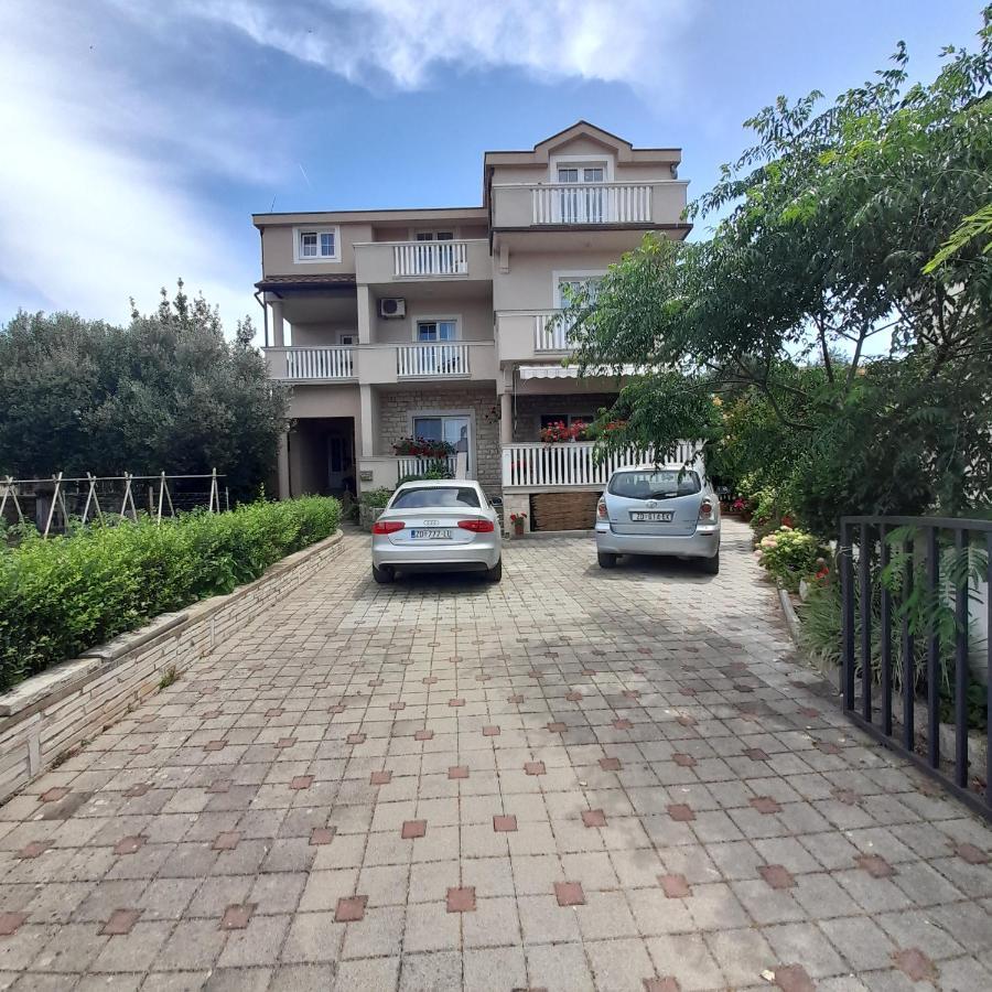 Apartments Filipovic Биоград-на-Мору Экстерьер фото